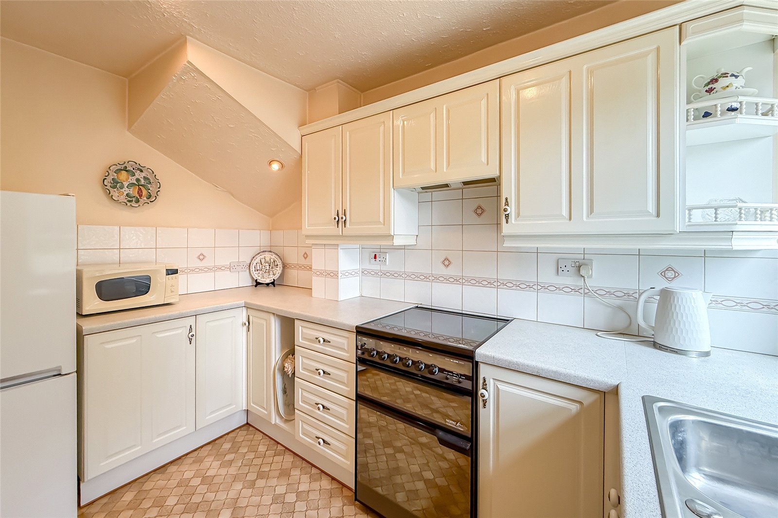 3 bed terraced house for sale in Ashby Gardens, St. Albans, Hertfordshire, AL1  - Property Image 15