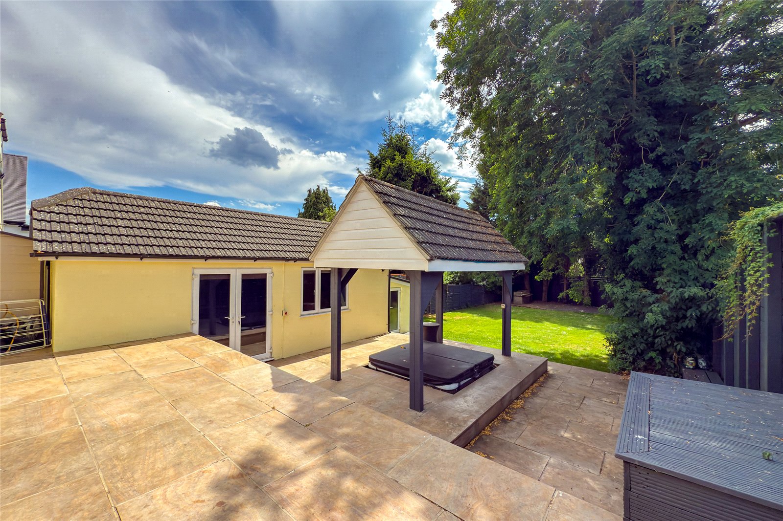 5 bed detached house for sale in Tippendell Lane, Park Street, St. Albans, Hertfordshire, AL2 - Property Image 13
