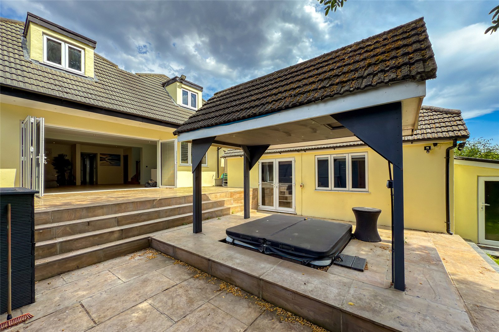 5 bed detached house for sale in Tippendell Lane, Park Street, St. Albans, Hertfordshire, AL2 - Property Image 15