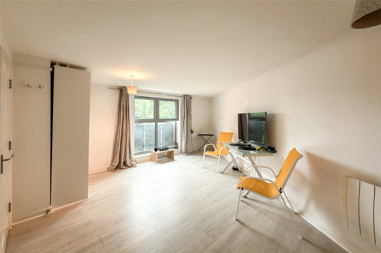 2 bed ground floor flat for sale in Davy House, Charrington Place, St. Albans, Hertfordshire, AL1 - Property Image 3