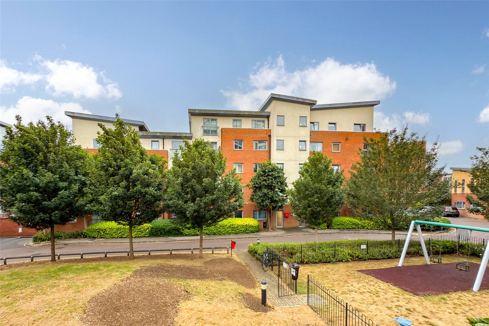 2 bed ground floor flat for sale in Davy House, Charrington Place, St. Albans, Hertfordshire, AL1 - Property Image 9