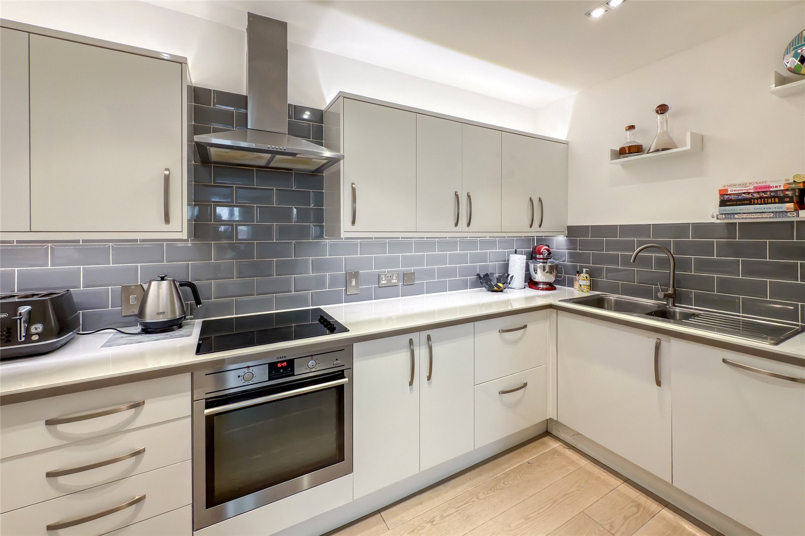 2 bed ground floor flat for sale in Benedictine Place, 25 London Road, St. Albans, Hertfordshire, AL1  - Property Image 3