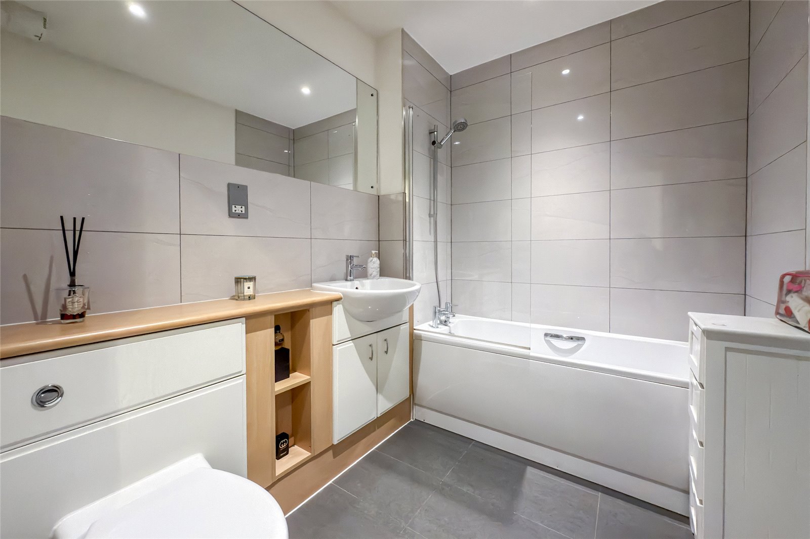 2 bed ground floor flat for sale in Benedictine Place, 25 London Road, St. Albans, Hertfordshire, AL1  - Property Image 8