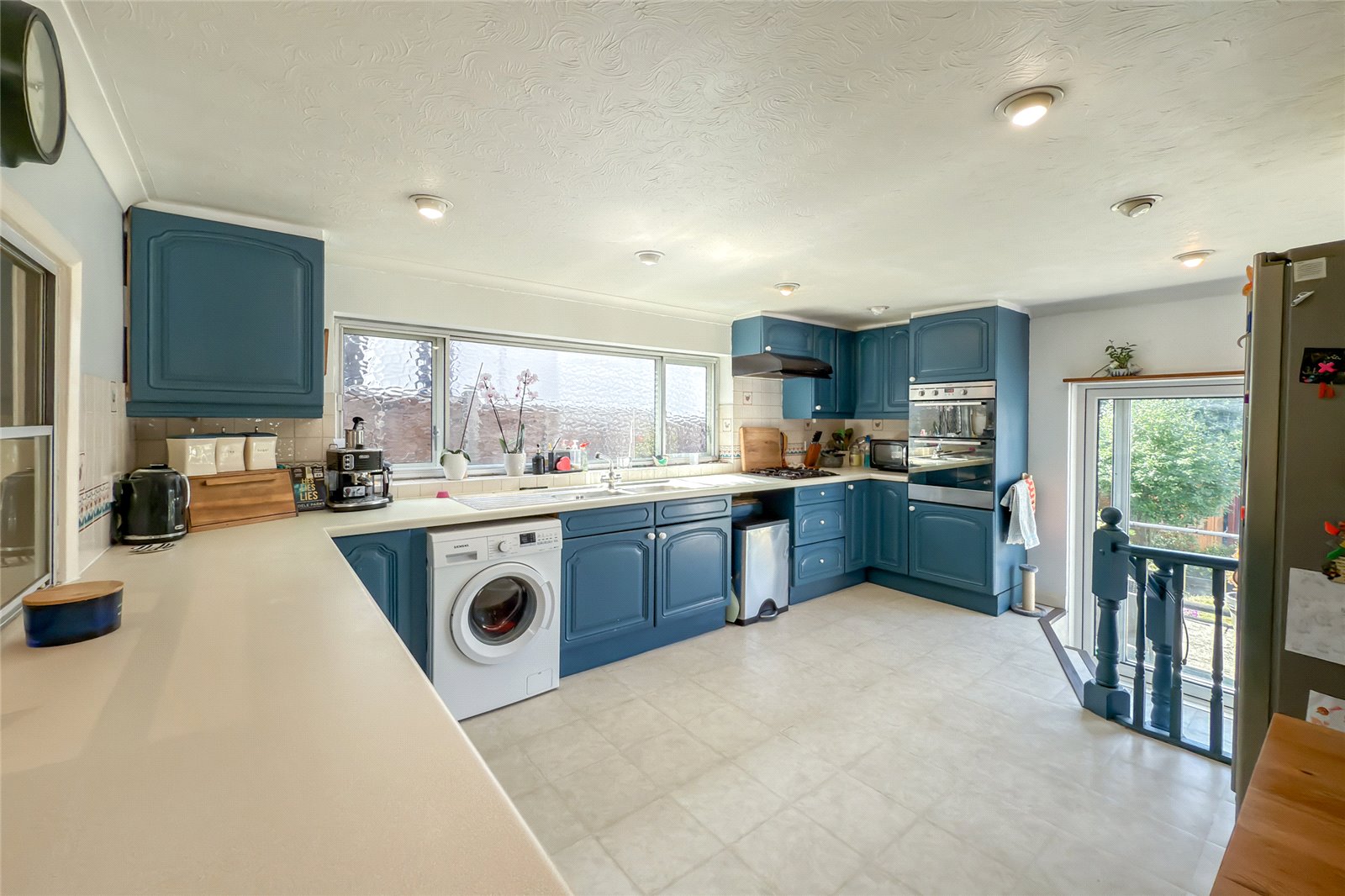 4 bed detached house for sale in Mount Drive, Park Street, St. Albans, Hertfordshire, AL2  - Property Image 3