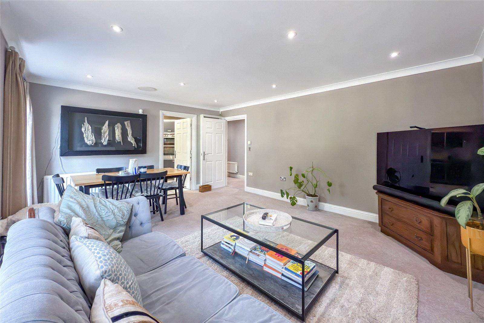 2 bed ground floor flat for sale in Aventine Court, 101 Holywell Hill, St. Albans, Hertfordshire, AL1  - Property Image 3