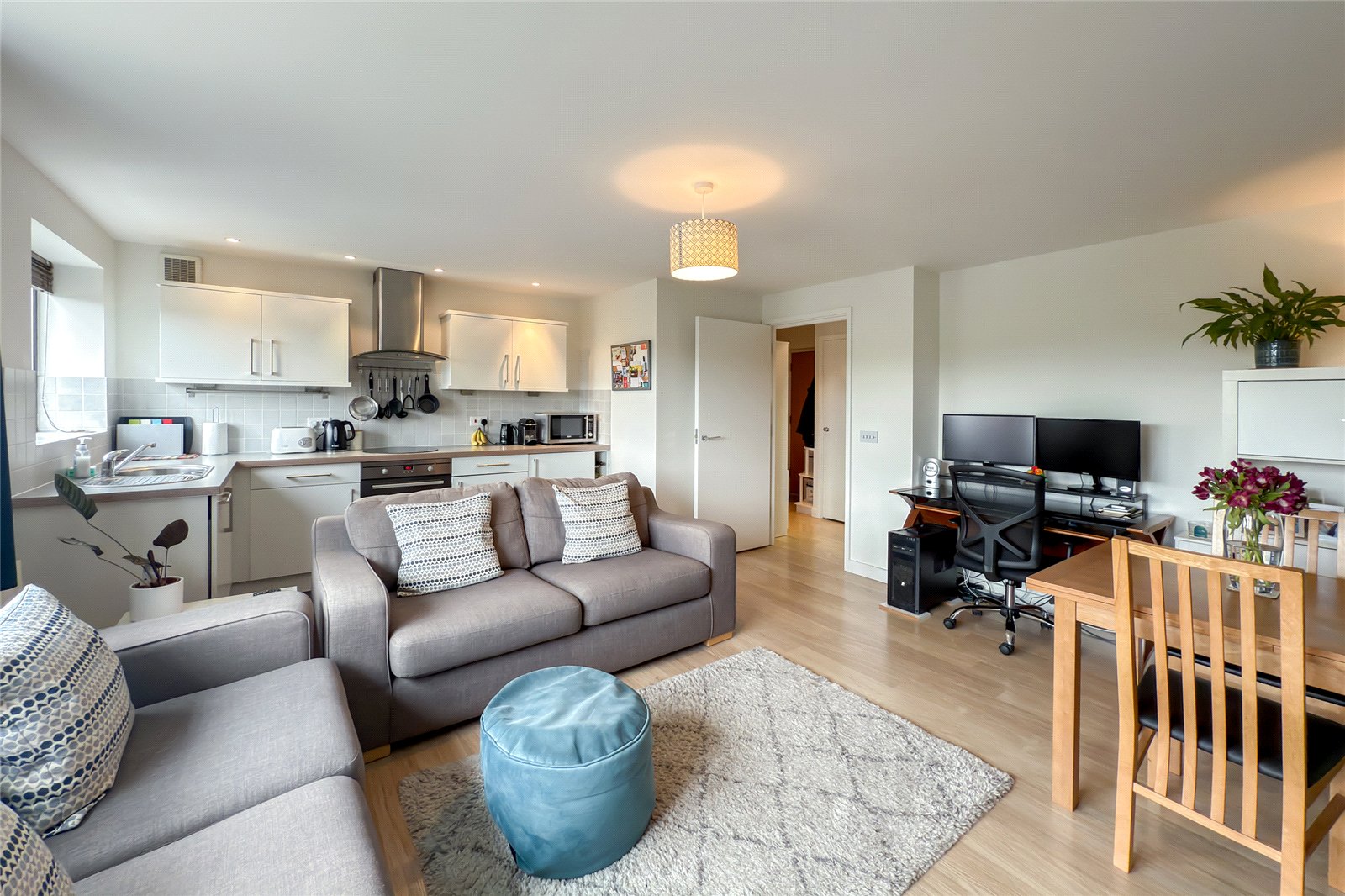 1 bed apartment for sale in Hatfield Road, St. Albans, Hertfordshire, AL1 - Property Image 1