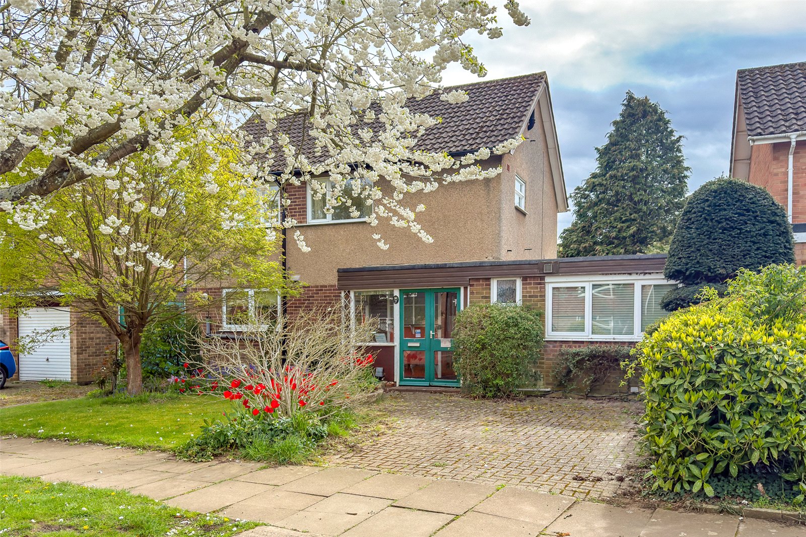 3 bed link detached house for sale in Foxcroft, St. Albans, Hertfordshire, AL1 - Property Image 1