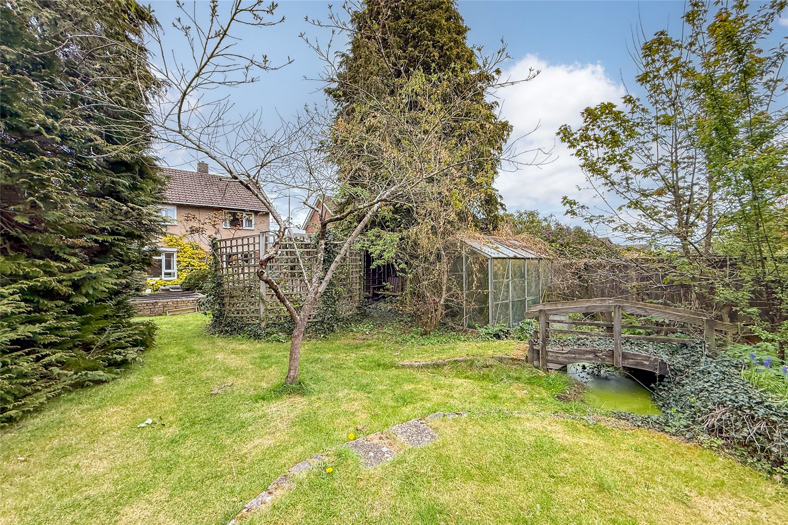 3 bed link detached house for sale in Foxcroft, St. Albans, Hertfordshire, AL1 - Property Image 9