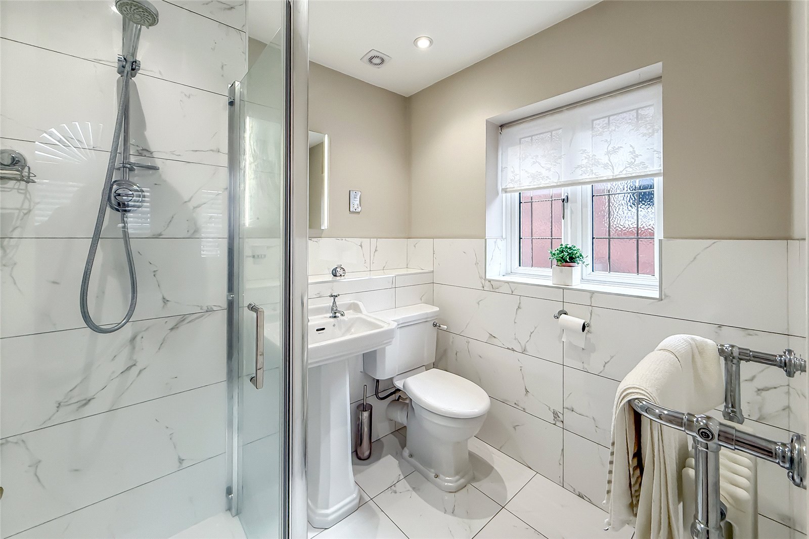 4 bed detached house for sale in Damson Way, St. Albans, Hertfordshire, AL4  - Property Image 11