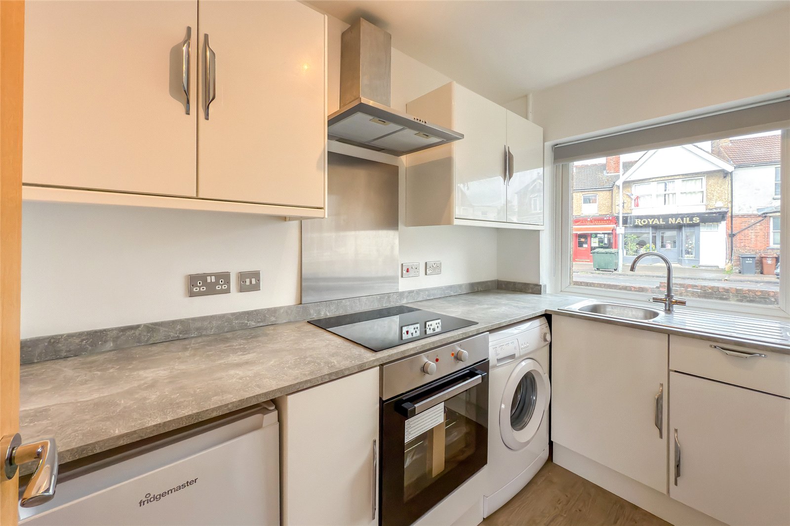 1 bed apartment to rent in Grimsdyke Lodge, Hatfield Road, St Albans, Hertfordshire, AL1 - Property Image 2