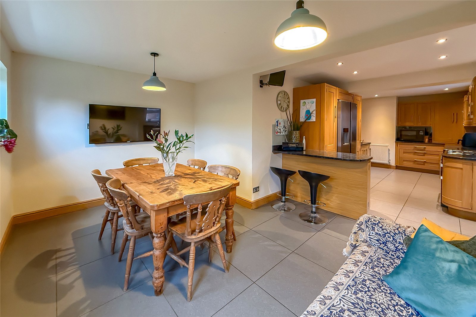 4 bed semi-detached house for sale in Woodland Drive, St. Albans, Hertfordshire, AL4 - Property Image 3