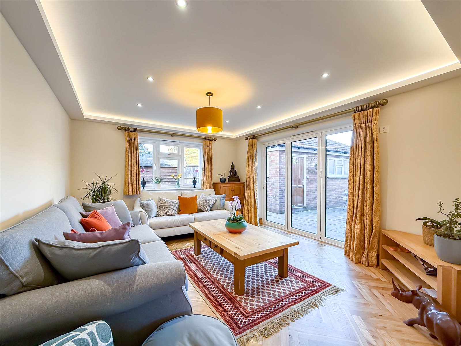4 bed semi-detached house for sale in Woodland Drive, St. Albans, Hertfordshire, AL4 - Property Image 2
