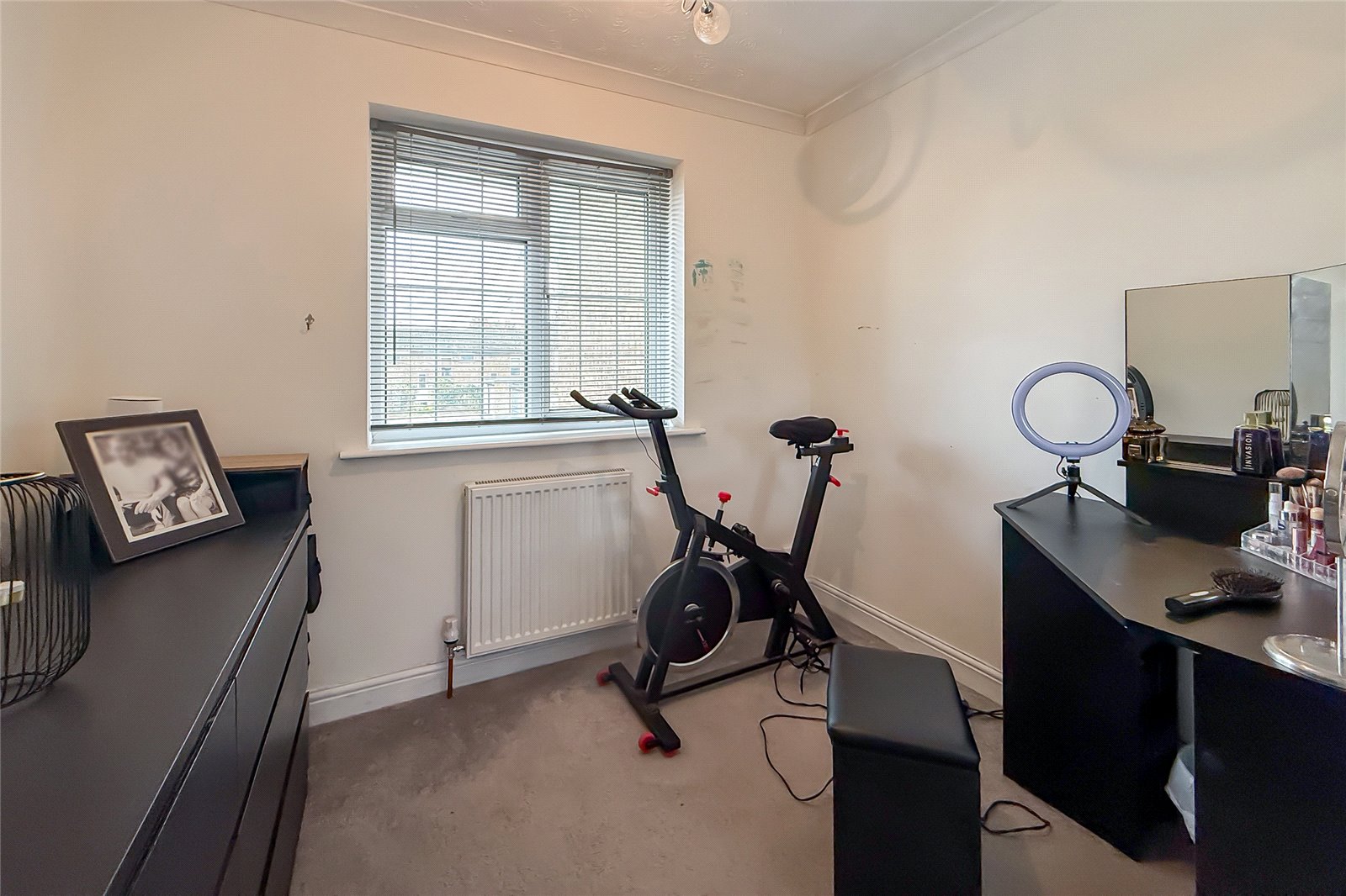 3 bed terraced house for sale in Elizabeth Court, St. Albans, Hertfordshire, AL4  - Property Image 5