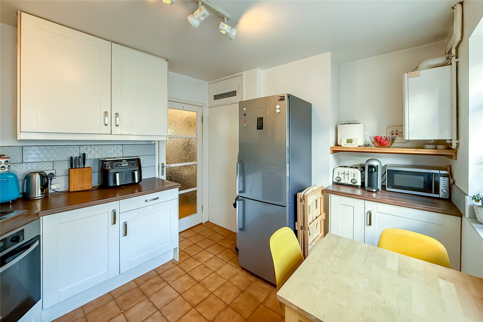 2 bed terraced house for sale in White Hedge Drive, St. Albans, Hertfordshire, AL3  - Property Image 3