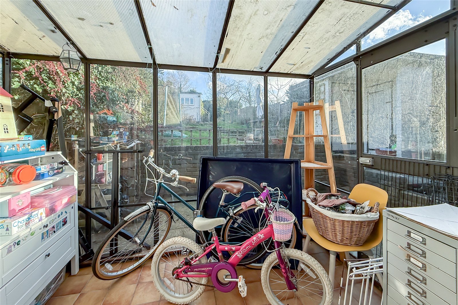 2 bed terraced house for sale in White Hedge Drive, St. Albans, Hertfordshire, AL3  - Property Image 18