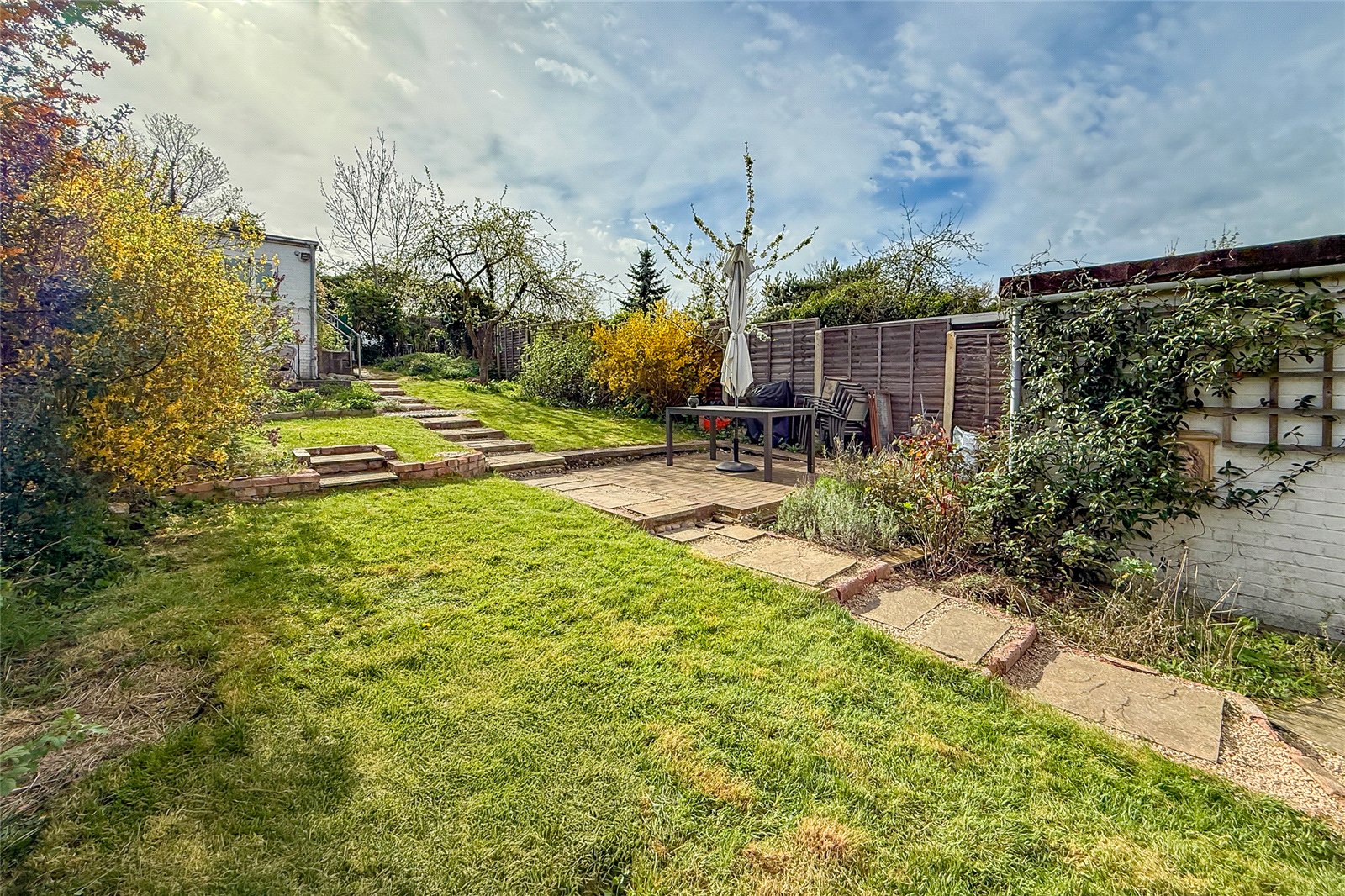 2 bed terraced house for sale in White Hedge Drive, St. Albans, Hertfordshire, AL3  - Property Image 27