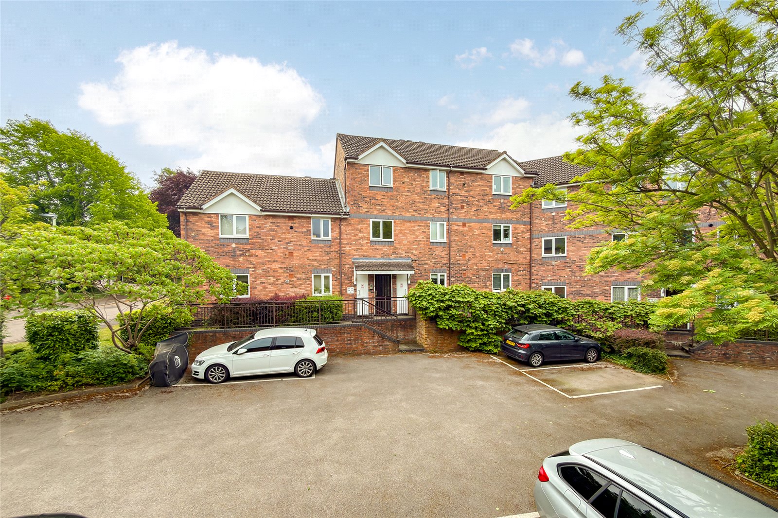1 bed ground floor flat for sale in Millers Rise, St. Albans, Hertfordshire, AL1