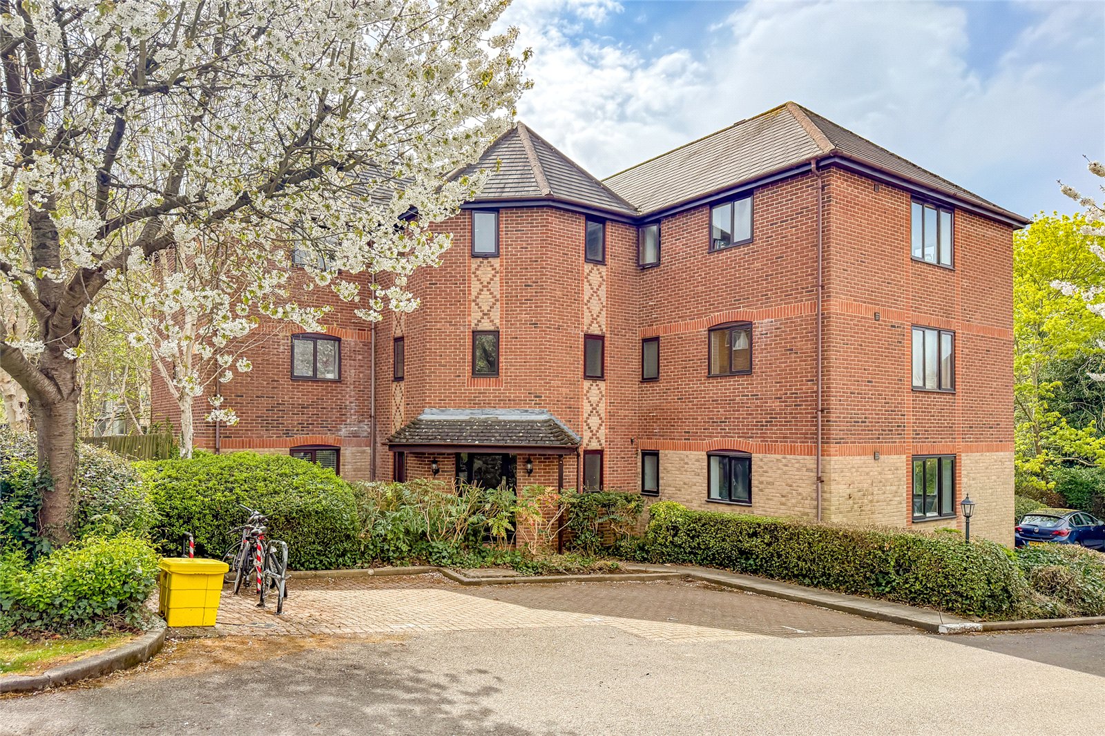 2 bed apartment for sale in Millers Rise, St. Albans, Hertfordshire, AL1  - Property Image 11
