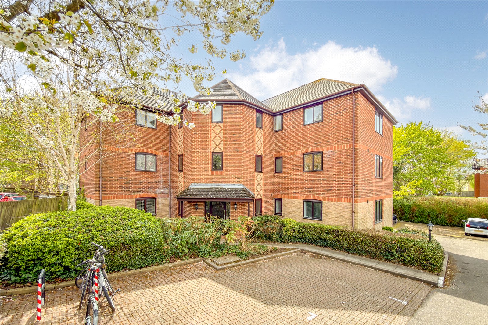 2 bed apartment for sale in Millers Rise, St. Albans, Hertfordshire, AL1  - Property Image 1