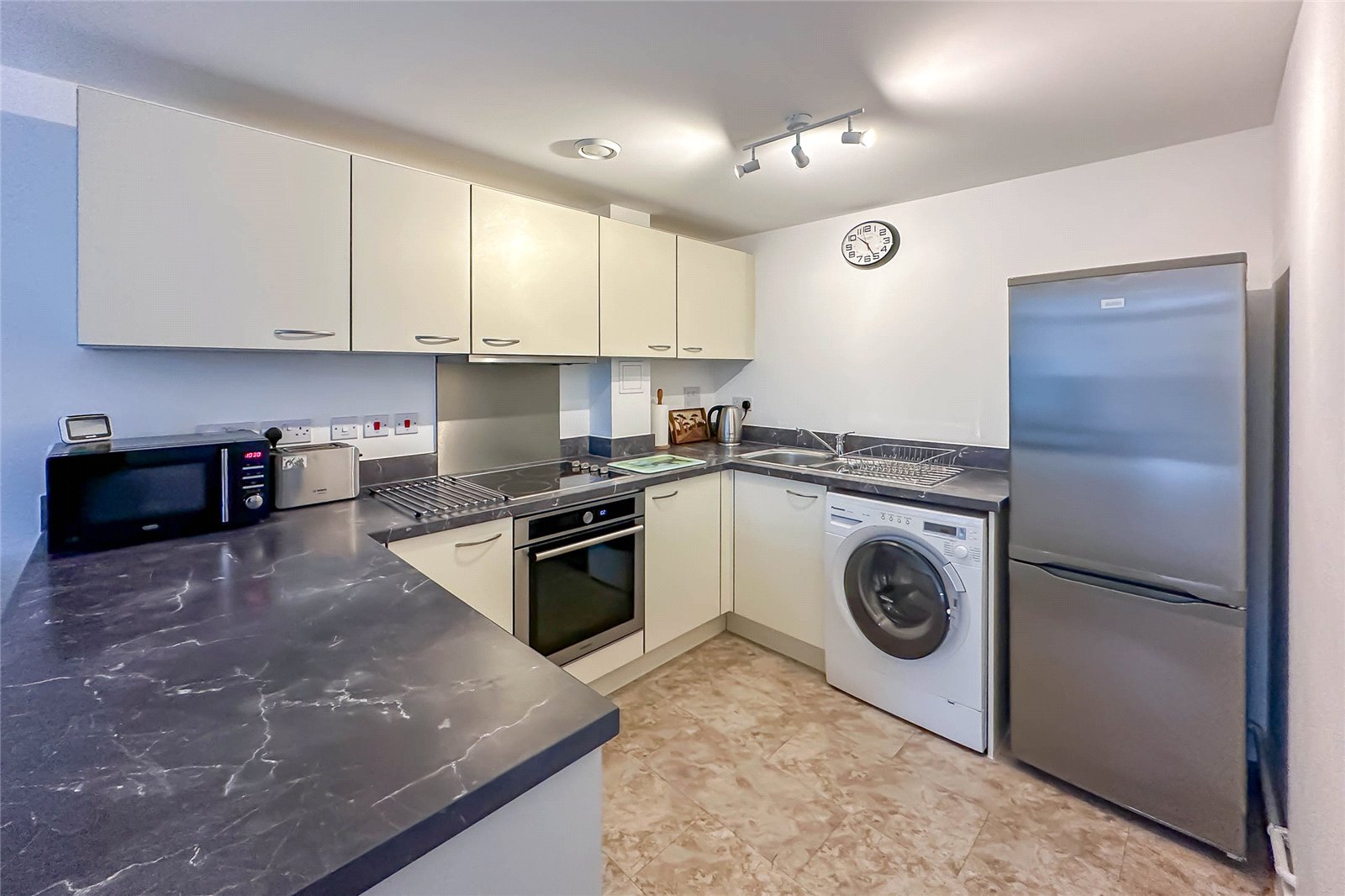1 bed apartment to rent in Newsom Place, Hatfield Road, St. Albans, Hertfordshire, AL1 - Property Image 3