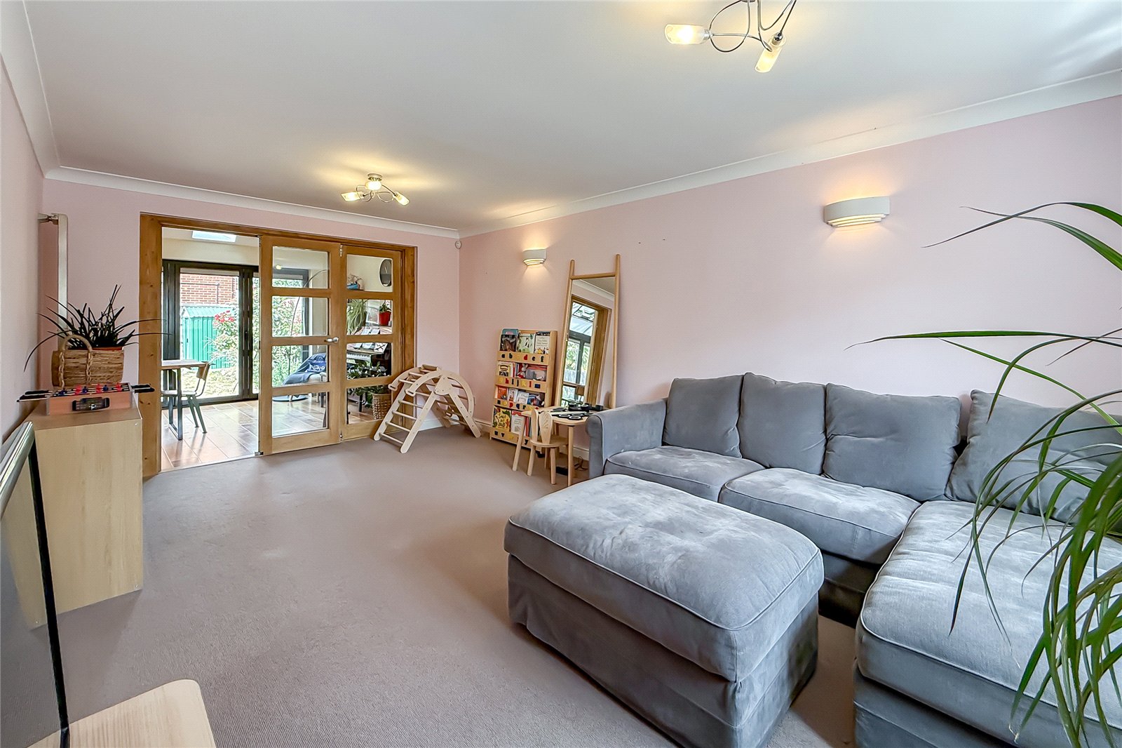 4 bed detached house for sale in Stanmore Chase, St. Albans, Hertfordshire, AL4 - Property Image 2