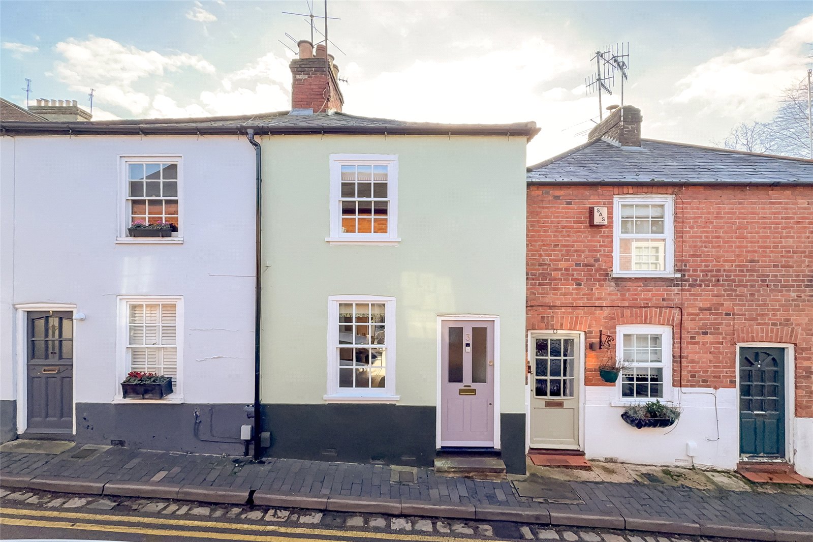 2 bed terraced house for sale in Queen Street, St. Albans, Hertfordshire, AL3 - Property Image 1