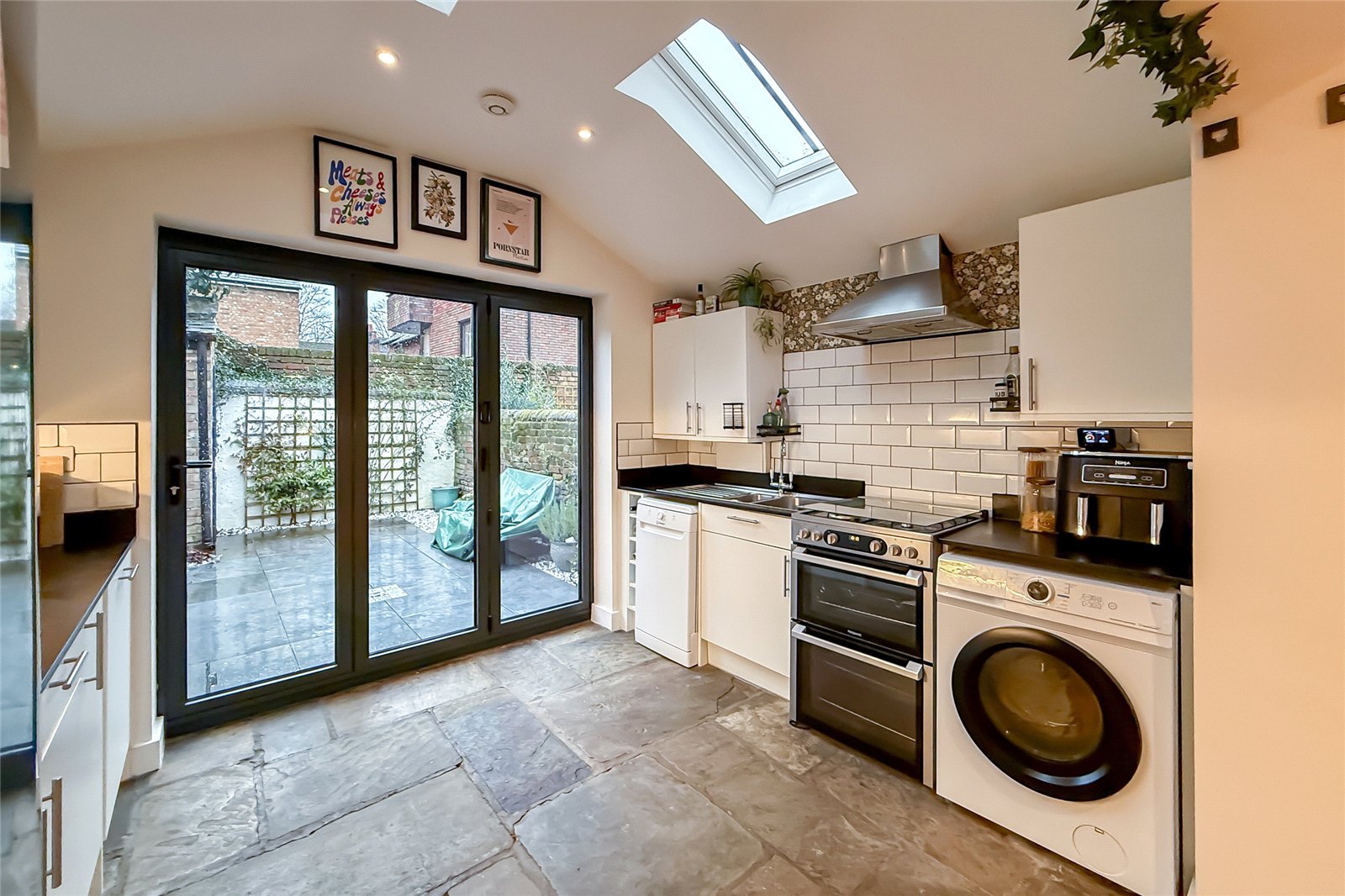 2 bed terraced house for sale in Queen Street, St. Albans, Hertfordshire, AL3 - Property Image 5