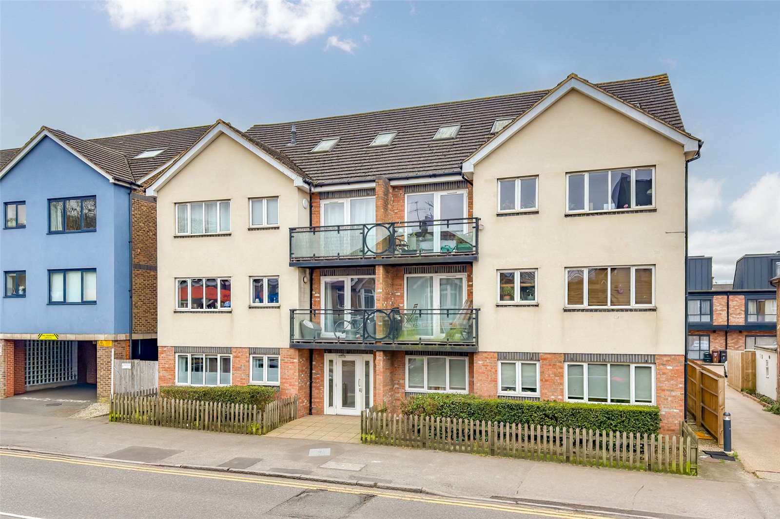 2 bed ground floor flat for sale in Hatfield Road, St. Albans, Hertfordshire, AL1
