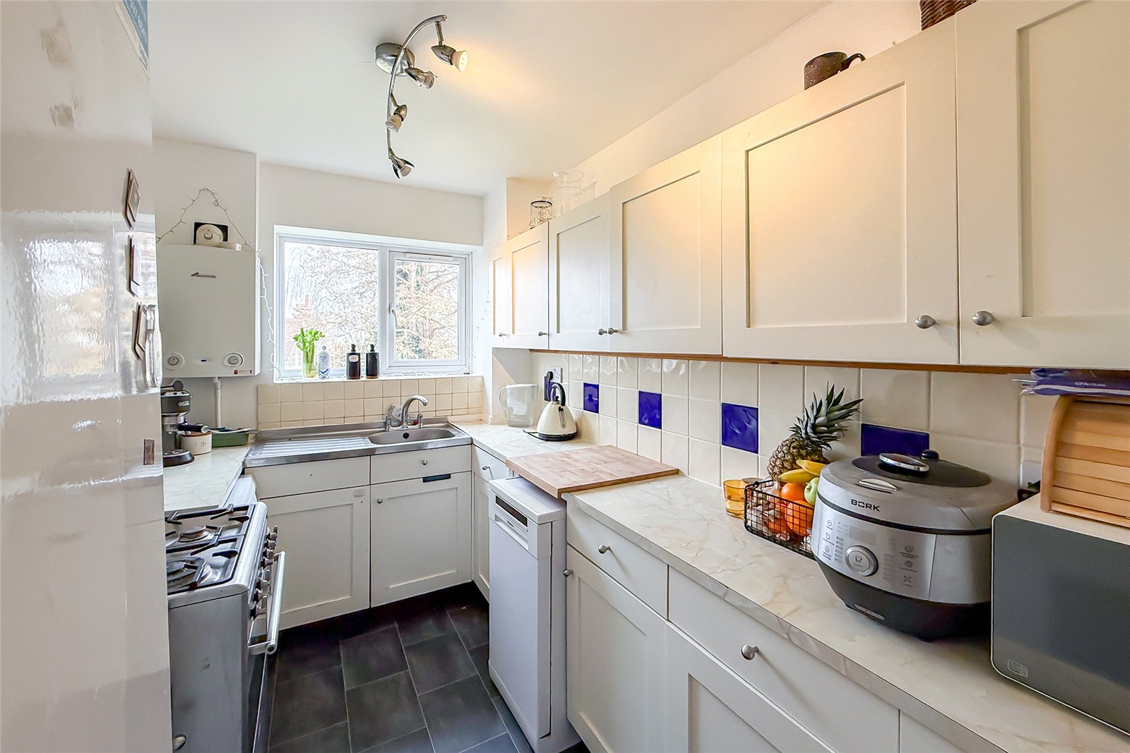 2 bed apartment for sale in Battlefield Road, St. Albans, Hertfordshire, AL1 - Property Image 4