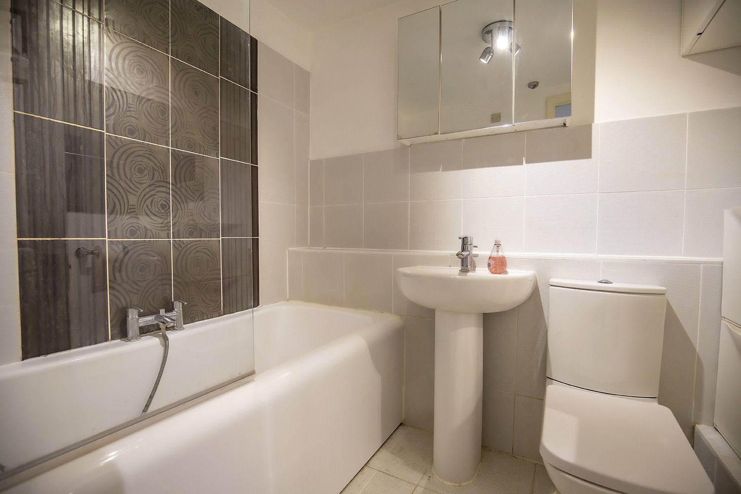 2 bed apartment for sale in Balfour Court, Station Road, Harpenden, Hertfordshire, AL5 - Property Image 8