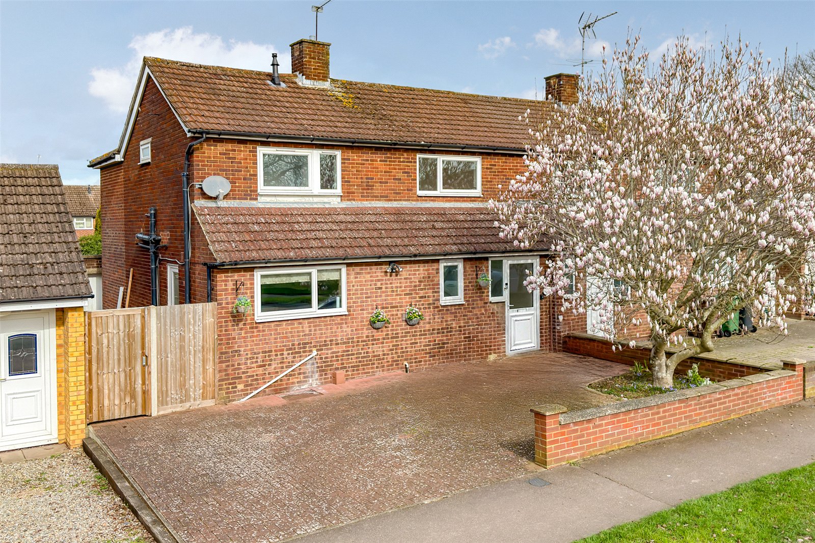 3 bed semi-detached house for sale in St. Vincent Drive, St. Albans, Hertfordshire, AL1  - Property Image 1
