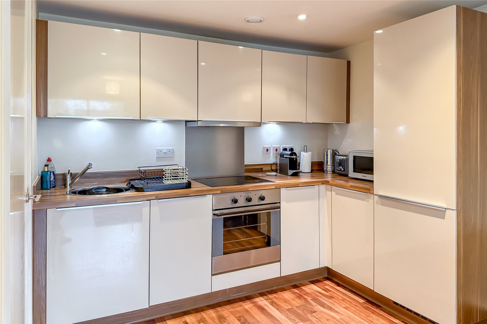 1 bed apartment for sale in Newsom Place, Manor Road, St. Albans, Hertfordshire, AL1 - Property Image 5