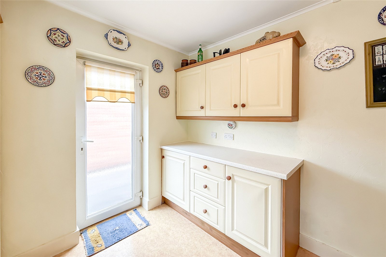 2 bed semi-detached bungalow for sale in Hollybush Avenue, St. Albans, Hertfordshire, AL2 - Property Image 3