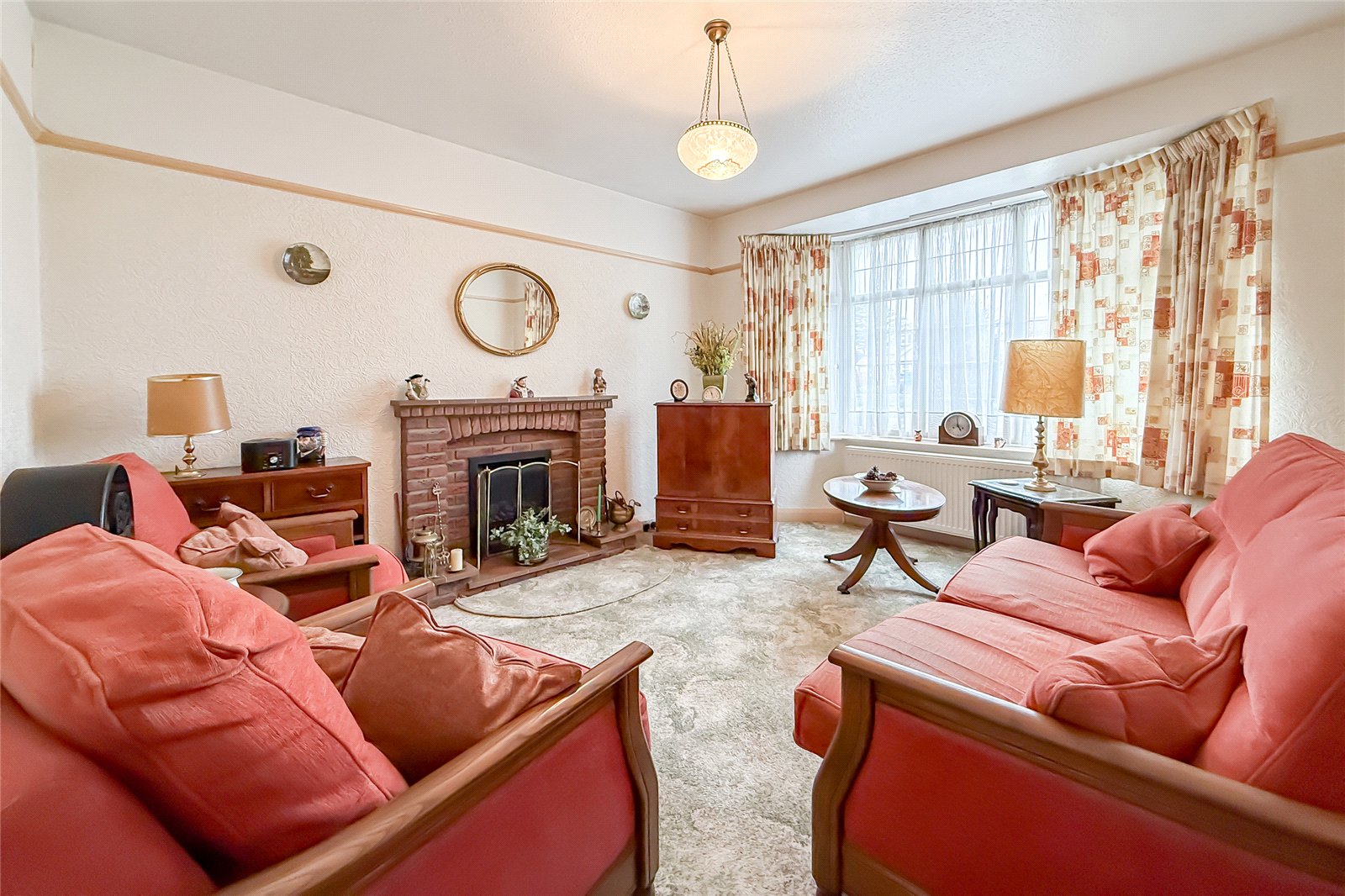2 bed semi-detached bungalow for sale in Hollybush Avenue, St. Albans, Hertfordshire, AL2 - Property Image 4