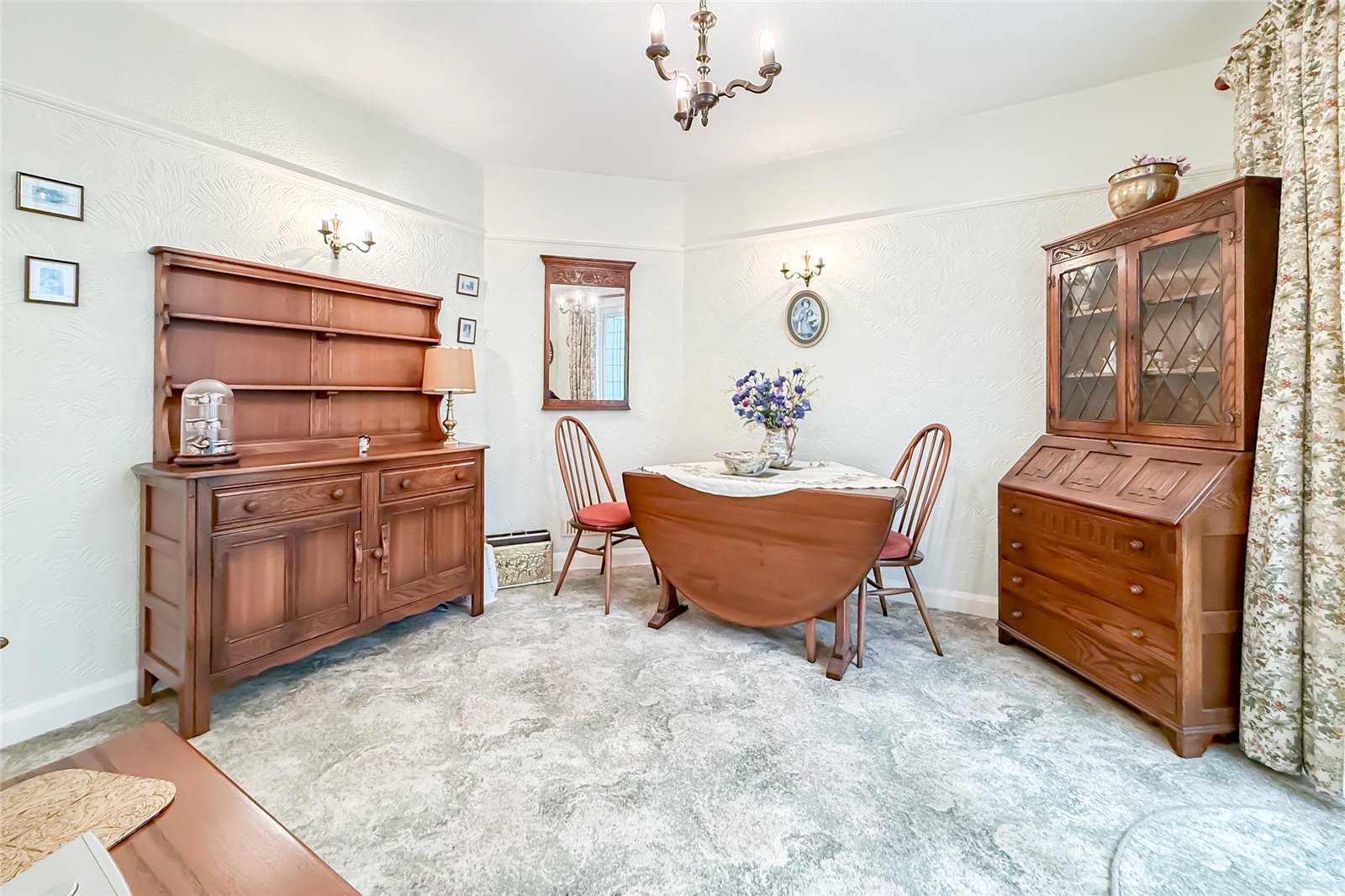2 bed semi-detached bungalow for sale in Hollybush Avenue, St. Albans, Hertfordshire, AL2 - Property Image 5