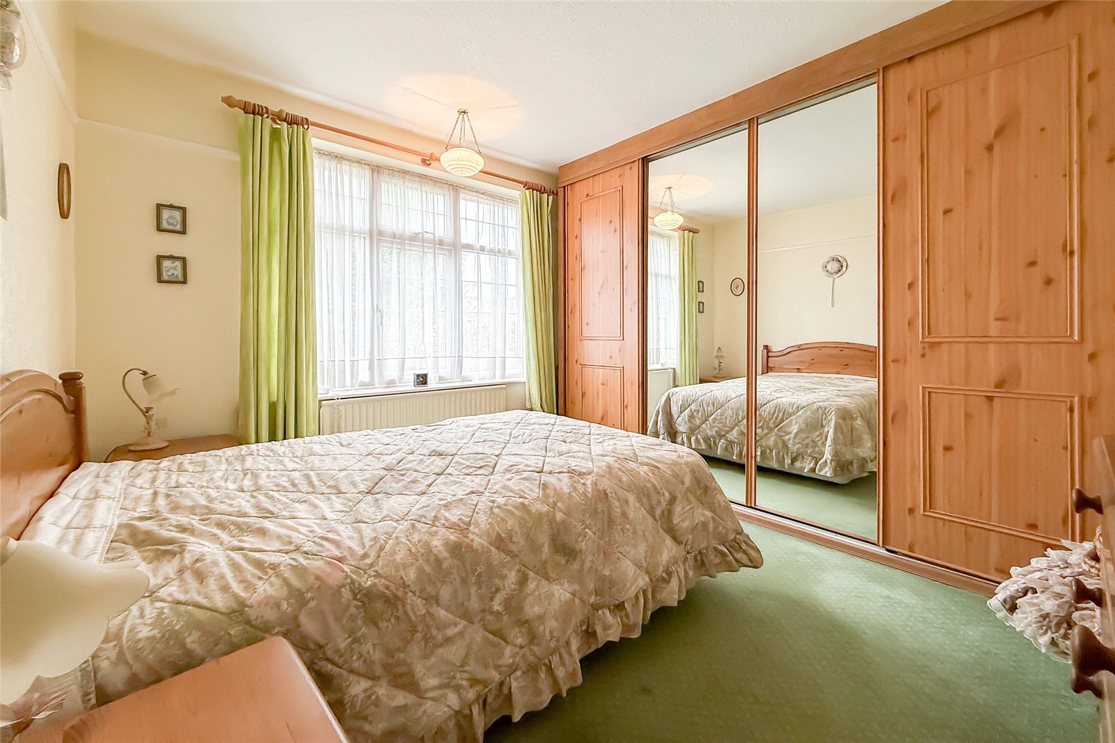 2 bed semi-detached bungalow for sale in Hollybush Avenue, St. Albans, Hertfordshire, AL2 - Property Image 6