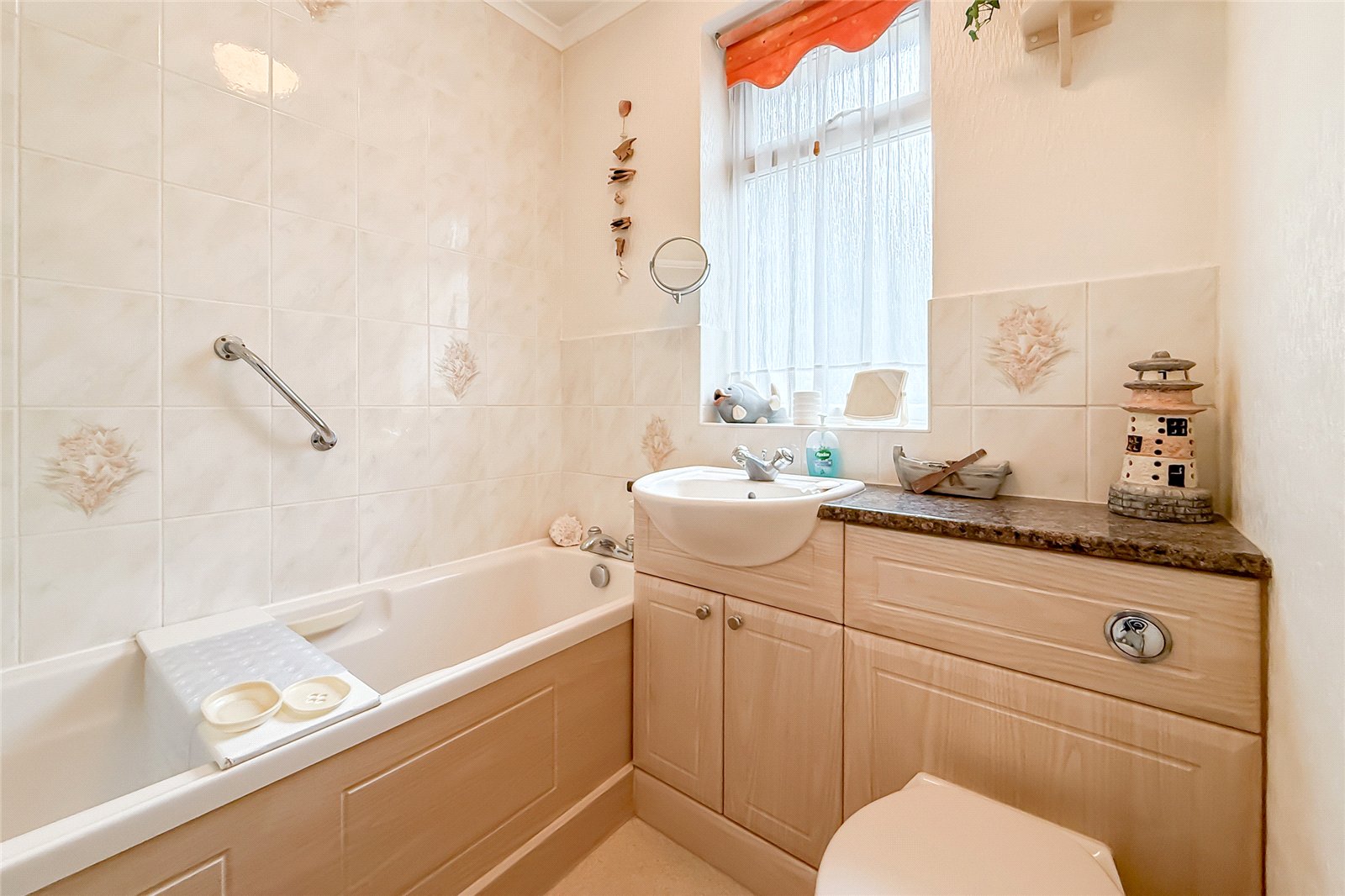 2 bed semi-detached bungalow for sale in Hollybush Avenue, St. Albans, Hertfordshire, AL2 - Property Image 8