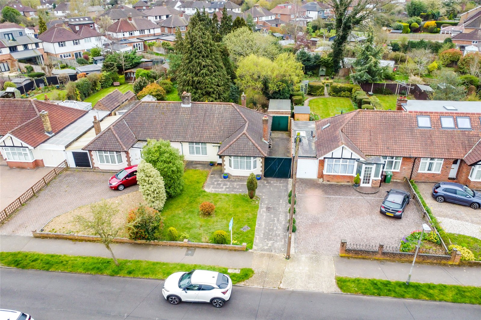 2 bed semi-detached bungalow for sale in Hollybush Avenue, St. Albans, Hertfordshire, AL2 - Property Image 12