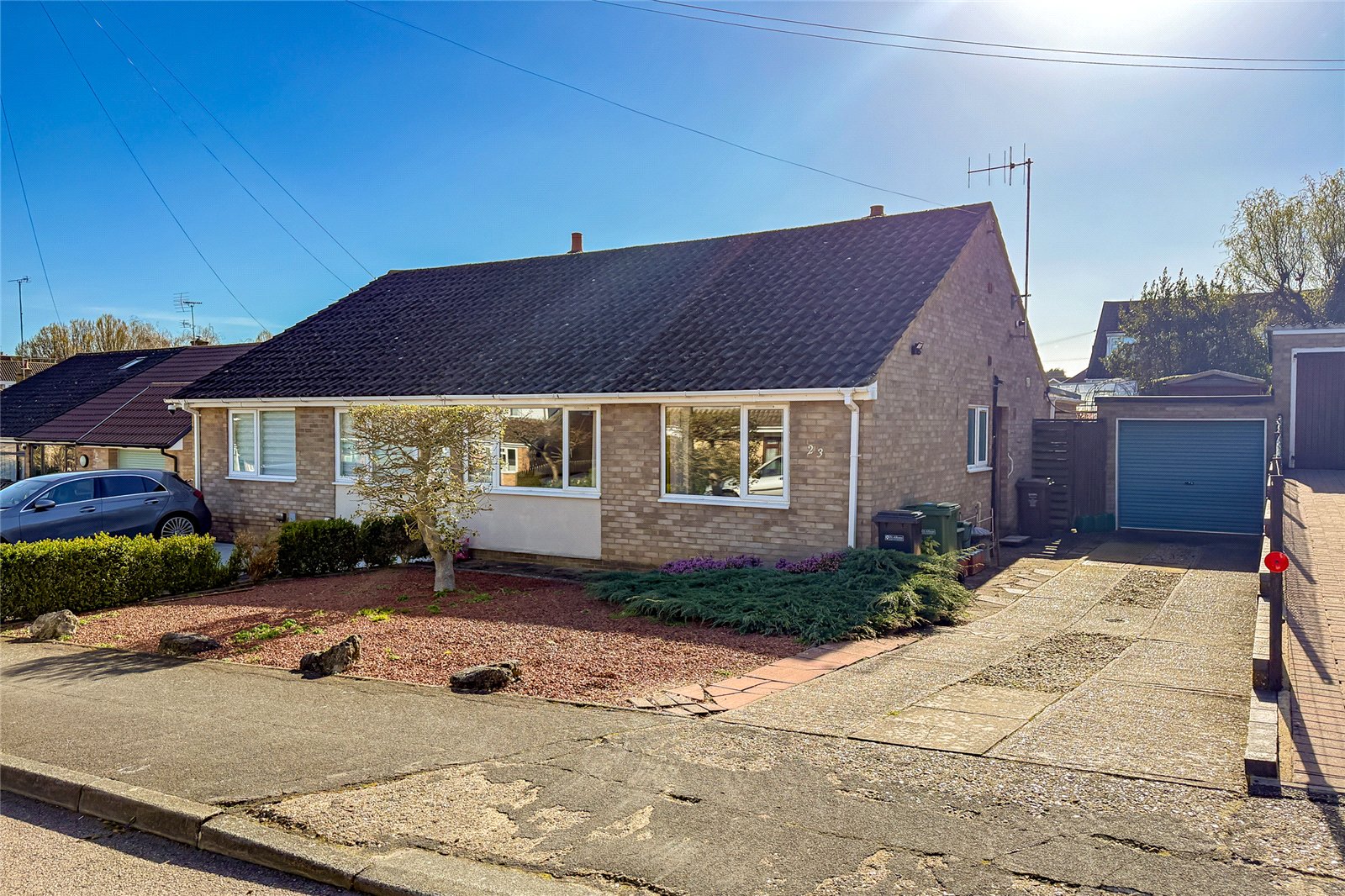 2 bed semi-detached bungalow for sale in Chiltern Road, St. Albans, Hertfordshire, AL4 - Property Image 1