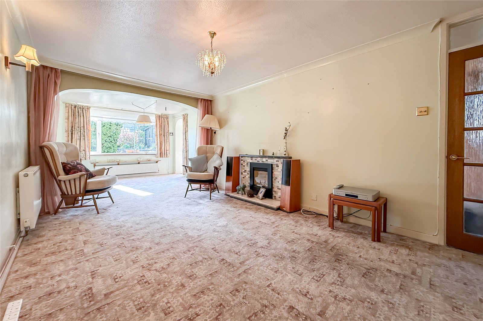 2 bed semi-detached bungalow for sale in Chiltern Road, St. Albans, Hertfordshire, AL4 - Property Image 2