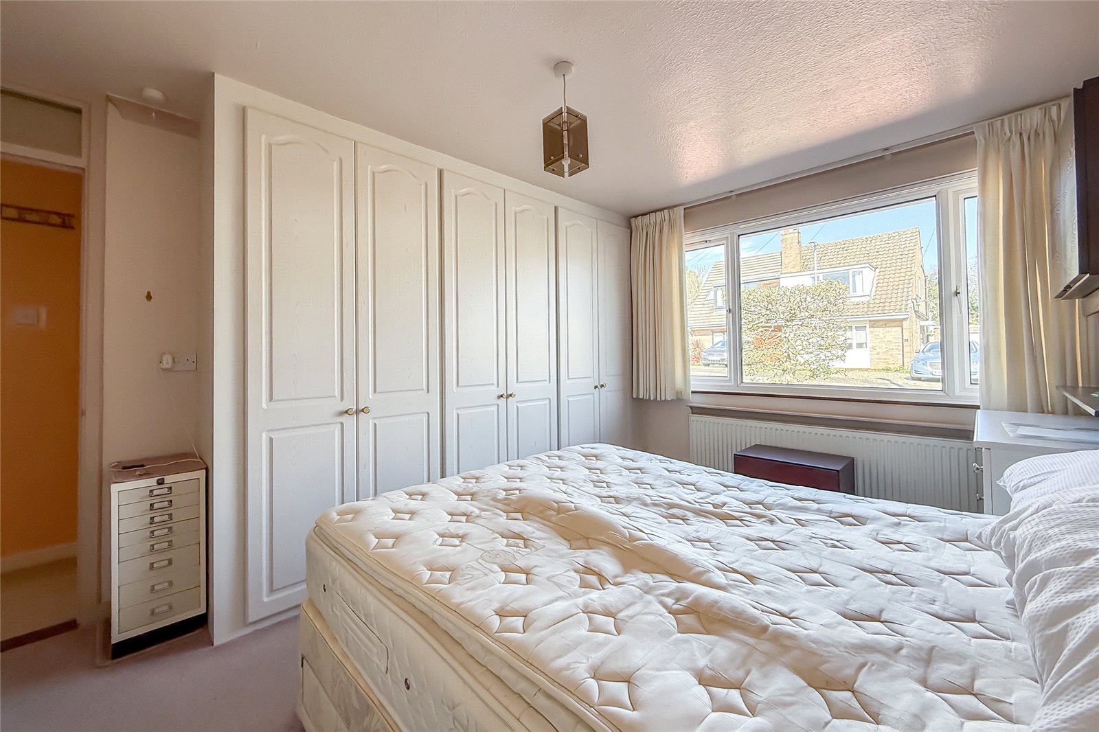 2 bed semi-detached bungalow for sale in Chiltern Road, St. Albans, Hertfordshire, AL4 - Property Image 5