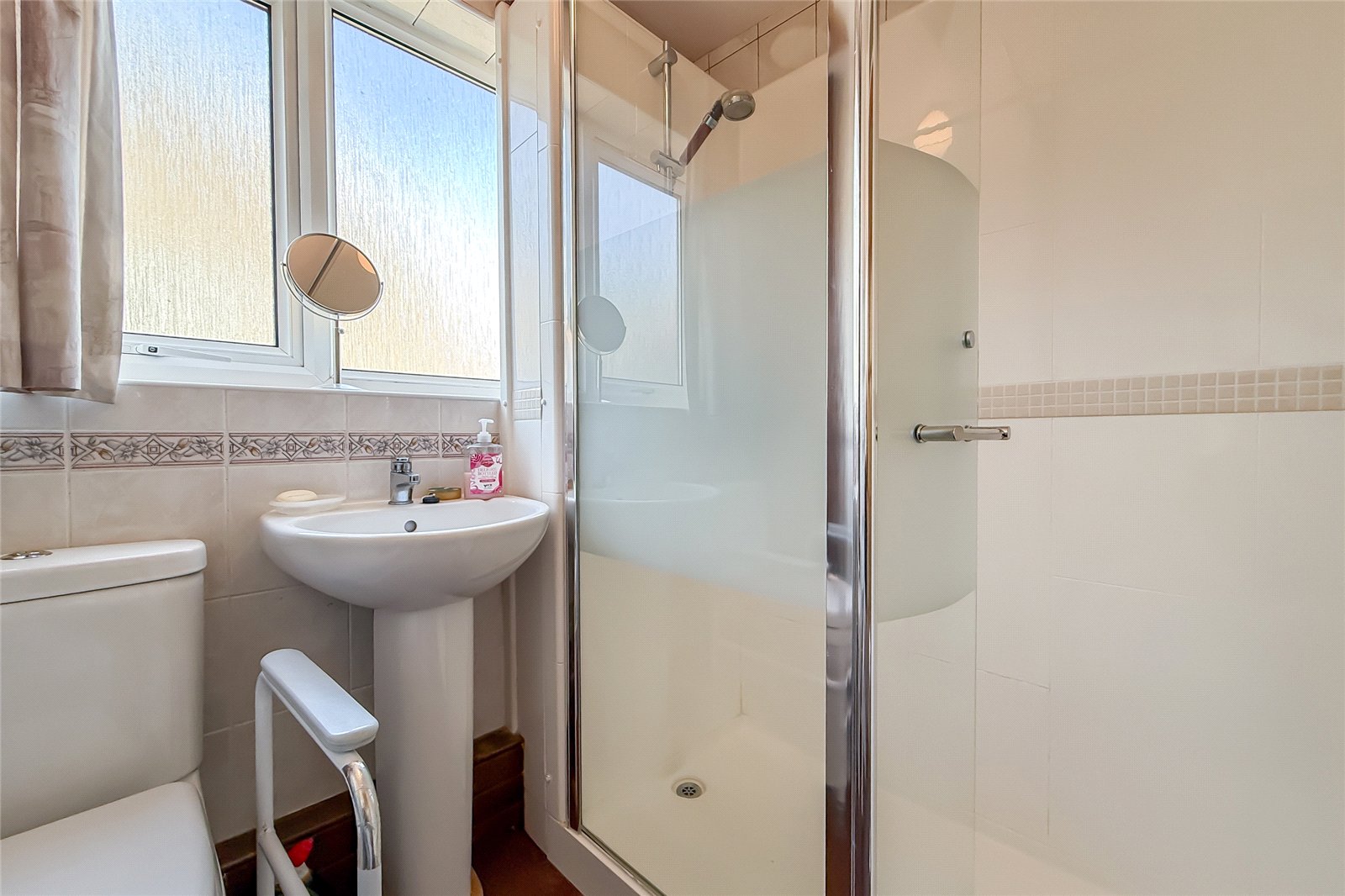 2 bed semi-detached bungalow for sale in Chiltern Road, St. Albans, Hertfordshire, AL4 - Property Image 8