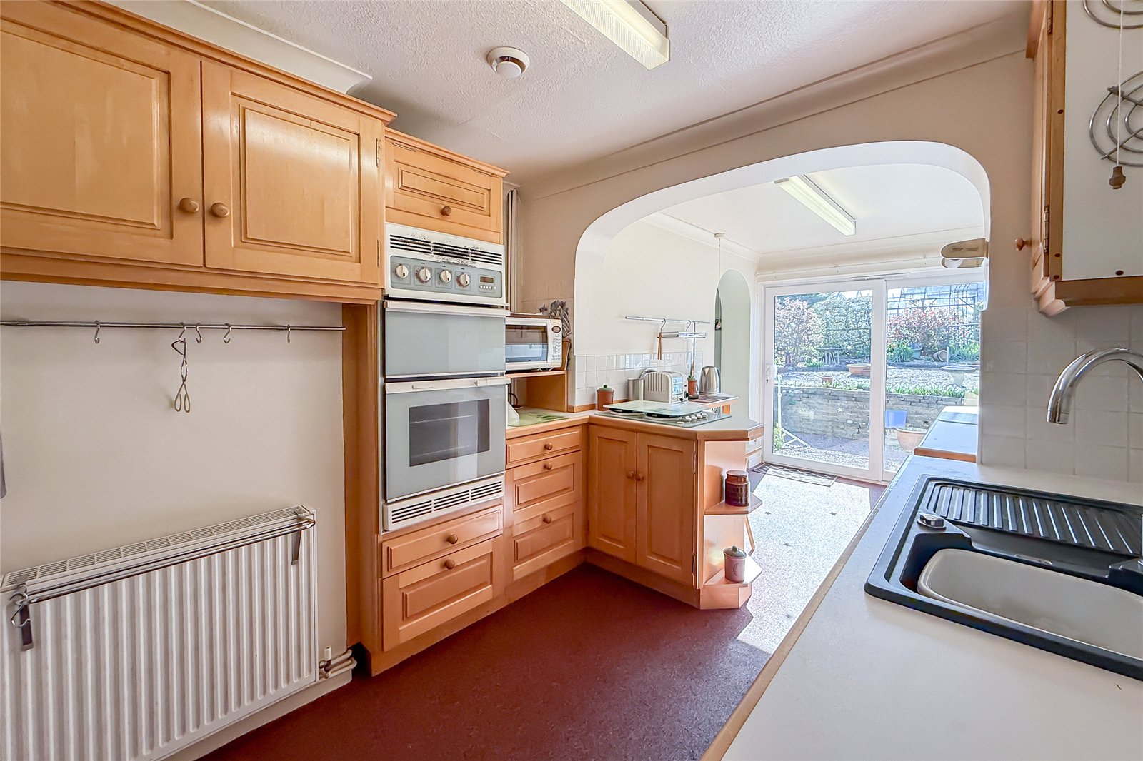 2 bed semi-detached bungalow for sale in Chiltern Road, St. Albans, Hertfordshire, AL4 - Property Image 3