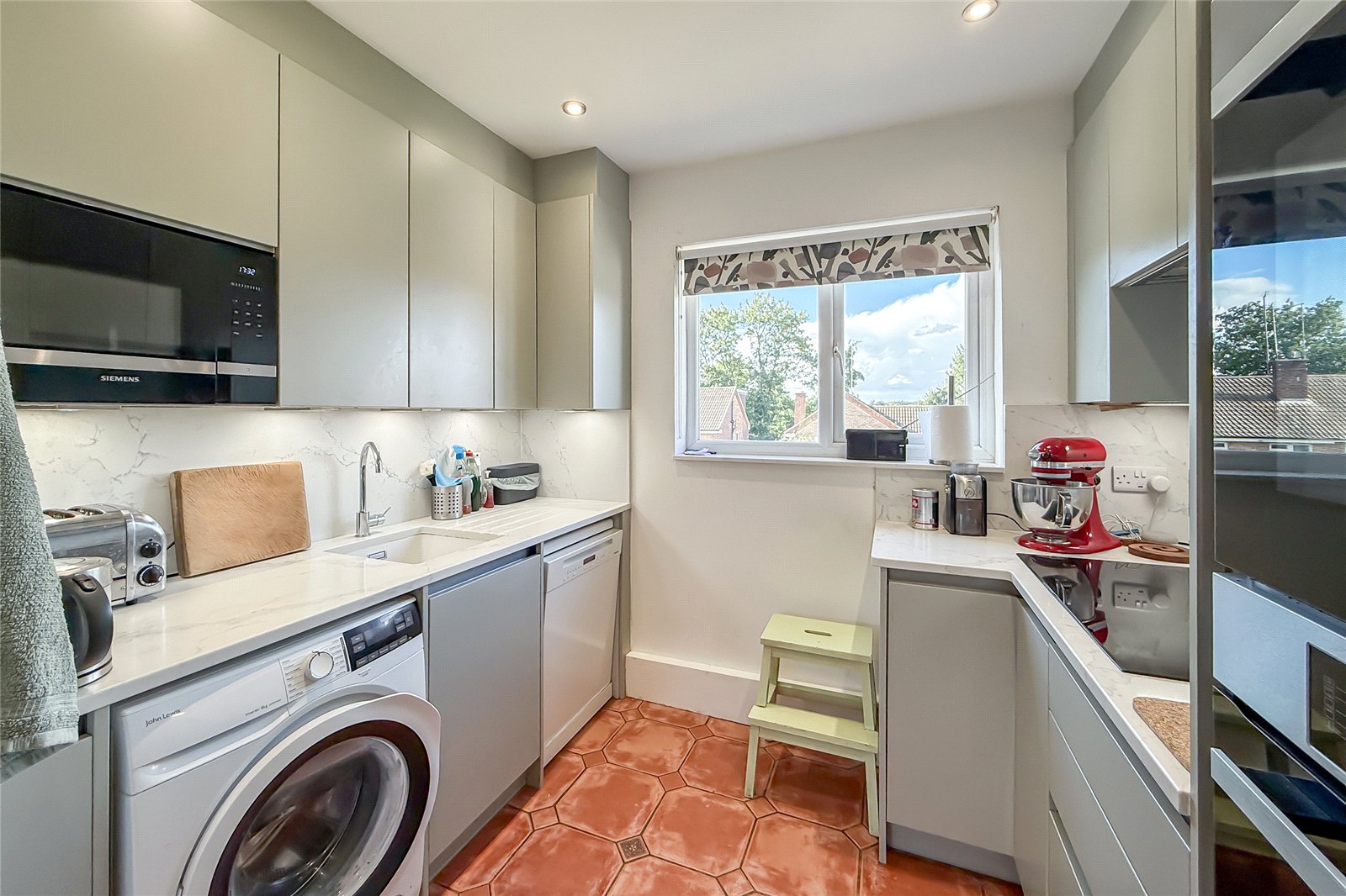 3 bed terraced house for sale in Garrard Way, Wheathampstead, Hertfordshire, AL4 - Property Image 5