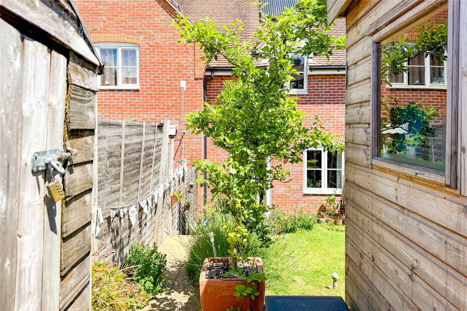 2 bed end of terrace house for sale in Humbers Hoe, Markyate, Hertfordshire, AL3 - Property Image 28