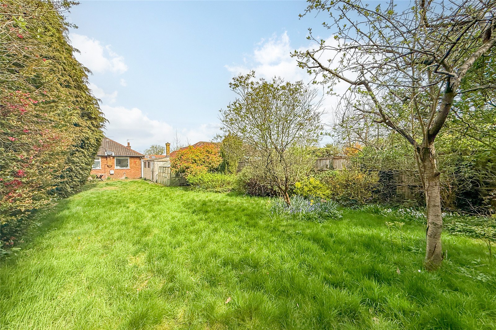 2 bed semi-detached bungalow for sale in Hollybush Avenue, St. Albans, Hertfordshire, AL2 - Property Image 16