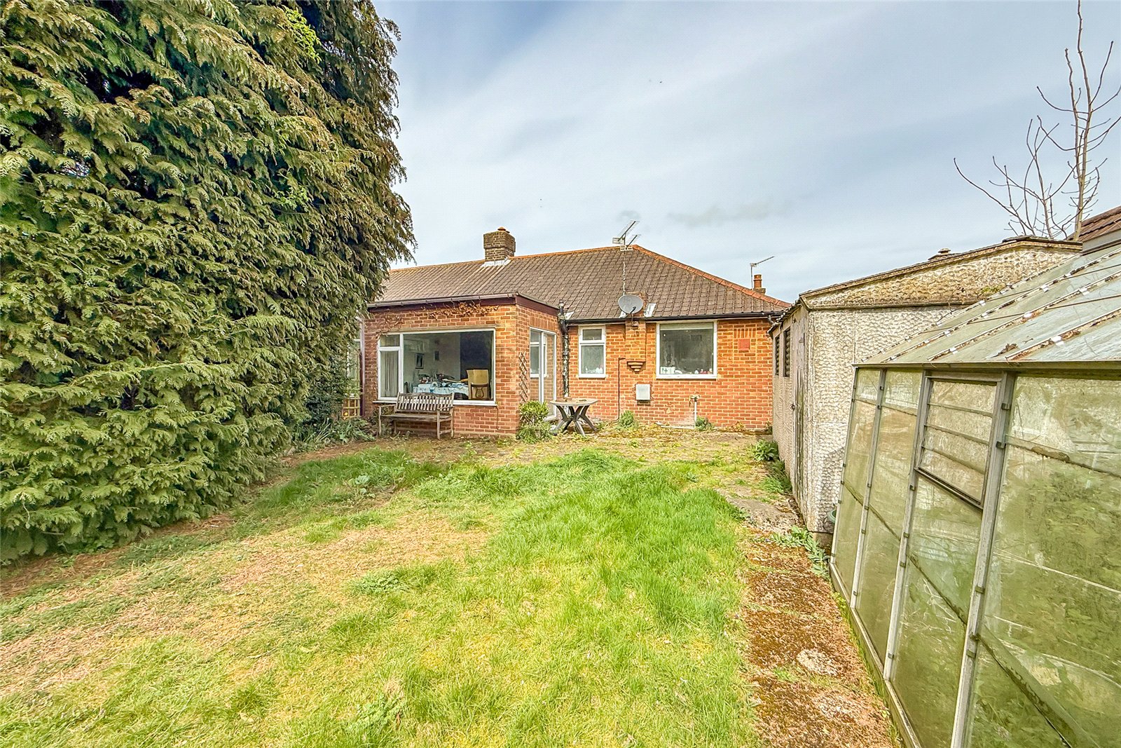 2 bed semi-detached bungalow for sale in Hollybush Avenue, St. Albans, Hertfordshire, AL2 - Property Image 9