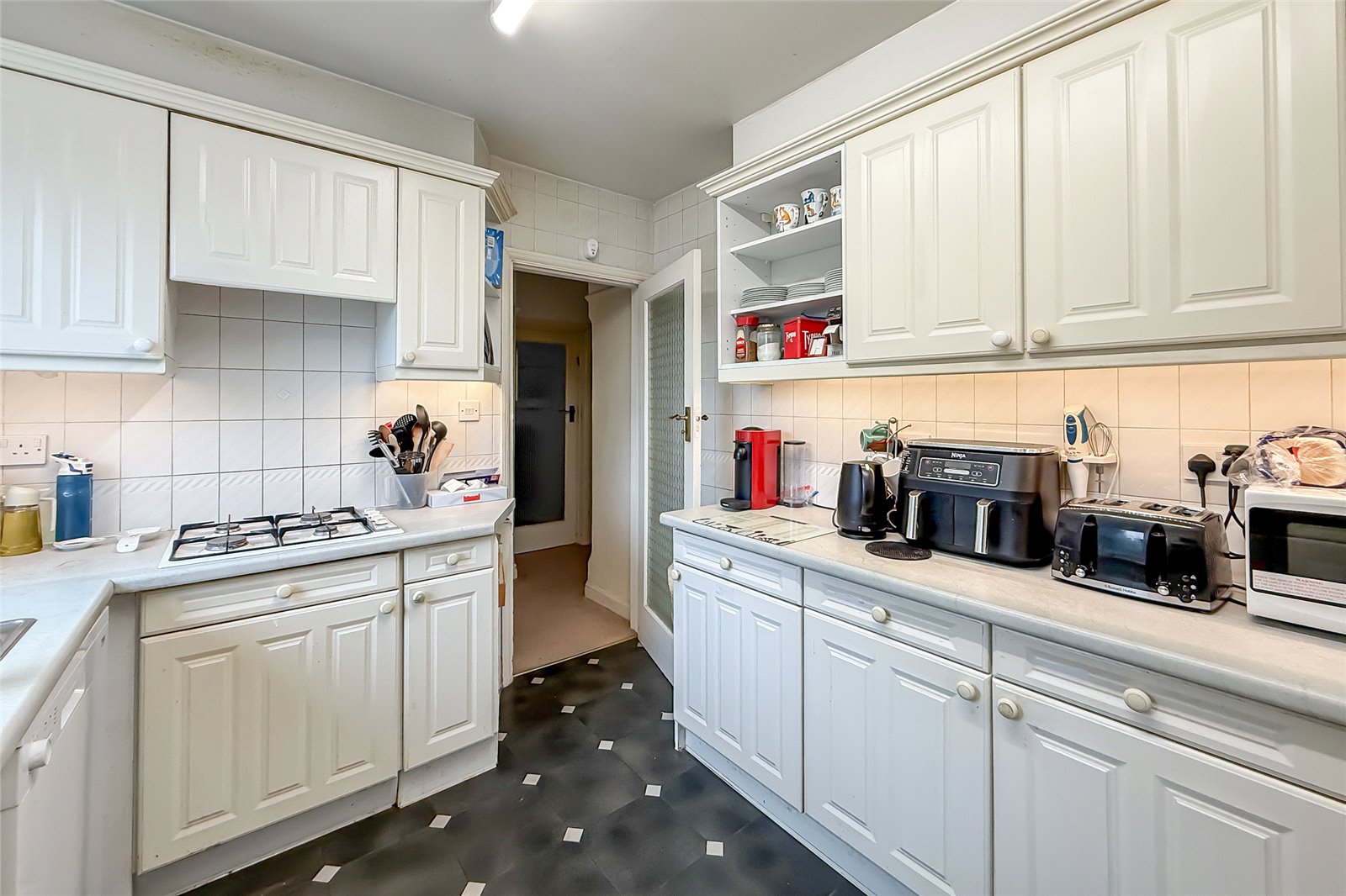 2 bed semi-detached bungalow for sale in Hollybush Avenue, St. Albans, Hertfordshire, AL2 - Property Image 2