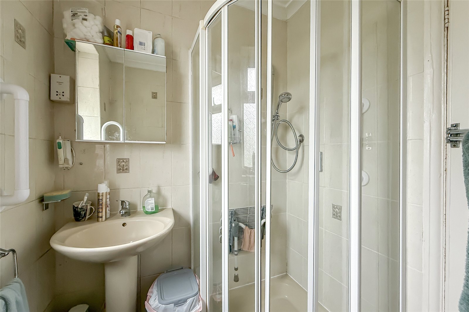 2 bed semi-detached bungalow for sale in Hollybush Avenue, St. Albans, Hertfordshire, AL2 - Property Image 7