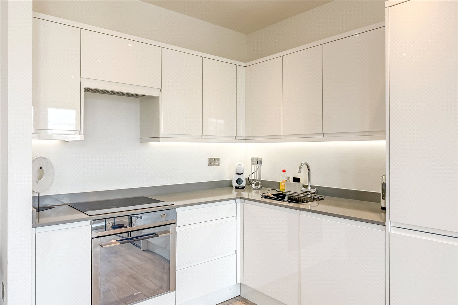 2 bed apartment for sale in Grosvenor Road, St. Albans, Hertfordshire, AL1  - Property Image 2